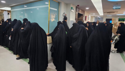 ازدحام شهروندان عراقی در مراکز درمانی وابسته به حرم امام حسین (ع)