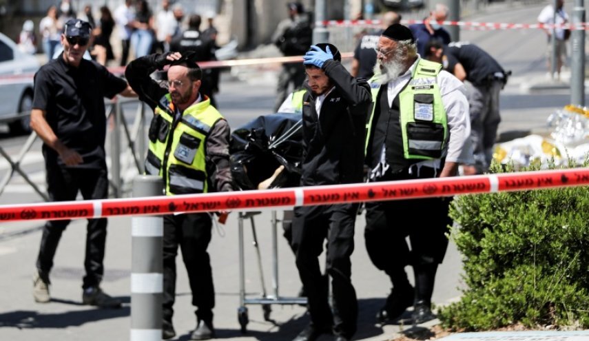 إصابة مستوطن بجراح خطيرة في عملية طعن بمنطقة بيتح تكفا في تل أبيب إصابة مستوطن بجراح خطيرة في عملية طعن بمنطقة بيتح تكفا في تل أبيب