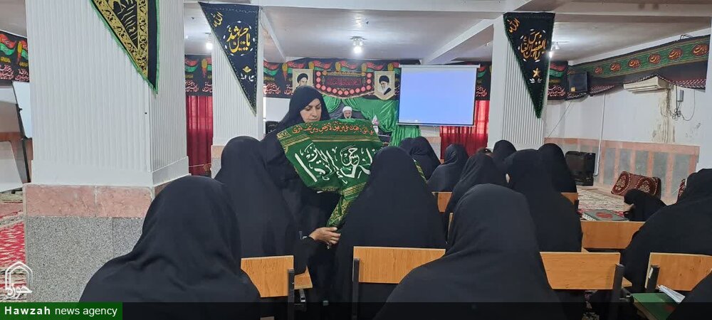 سوگواری طلاب و اساتید مدرسه علمیه حضرت زینب(ع) ایذه در عزاداری حسینی