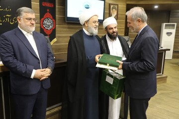 تصاویر/ آیین تجلیل از دست اندرکاران سومین اجلاس منطقه‌ای وحدت اسلامی در ارومیه