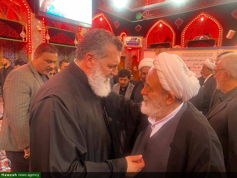 उस्ताद हुसैन अंसारियान की नवीनतम पुस्तक का विमोचन और कर्बला में उनकी शैक्षणिक सेवाओं के लिए उन्हे पुरूस्तार से सम्मानित किया गया