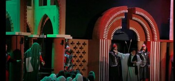 نمایش «رنگ و نیرنگ» به روی صحنه رفت