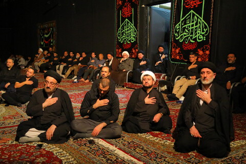 تصاویر / مراسم عزاداری سالار شهیدان (ع) در بیت مرحوم آیت الله هاشمی شاهرودی