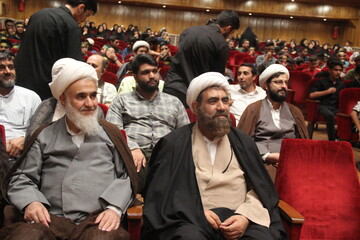 مساجد برنامه های معنوی جذاب برای جذب جوانان اجرا کنند