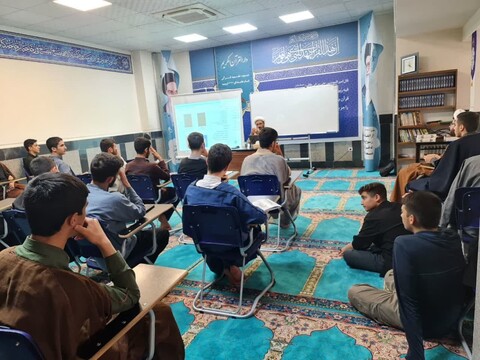 تصاویر/ برگزاری نشست علمی در مدرسه علمیه امام خامنه ای ارومیه