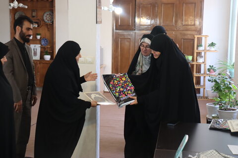 سومین یادواره رسانه‌ای با محوریت کتاب شکوفه‌های گلستان تقوی