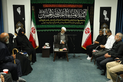 تصاویر / دیدار جمعی از آزادگان سرافراز قزوین با نماینده ولی فقیه در استان قزوین