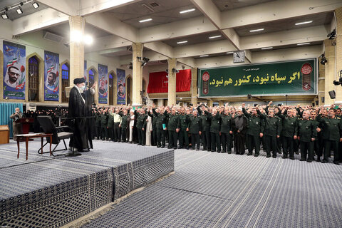 الإمام الخامنئي في لقاء المجمع الأعلى لقادة «حرس الثورة الإسلاميّة»