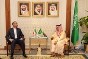 ایرانی وزیر خارجہ کا سعودی عرب کا دورہ / ہم منصب سے بین الاقوامی، علاقائی اور اسلامی دنیا کے امور پر گفتگو