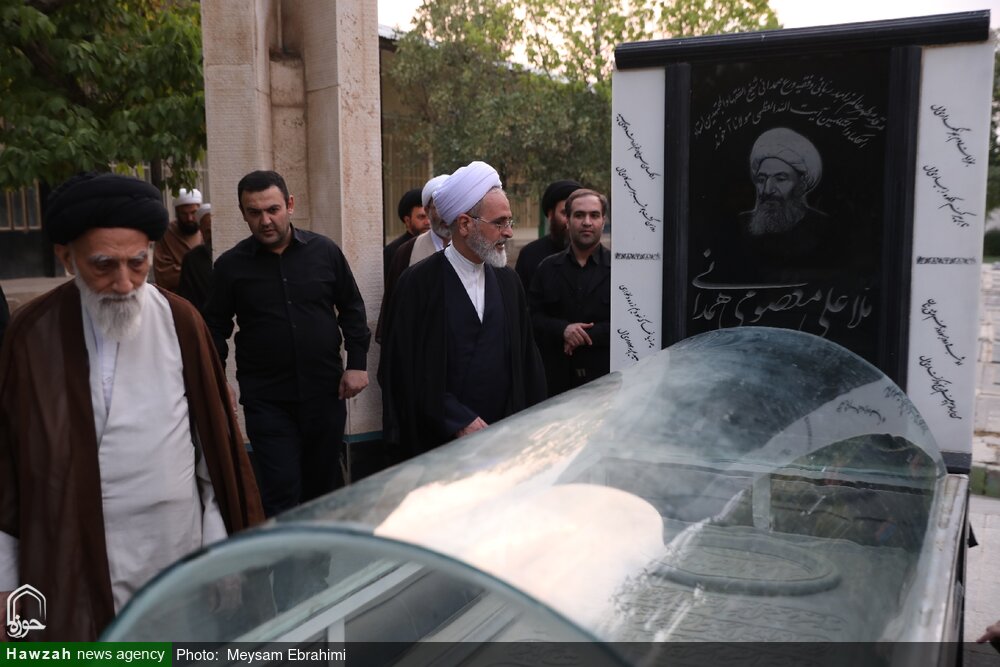 ادای احترام مدیر حوزههای علمیه کشور به مقام علما و شهدای همدان