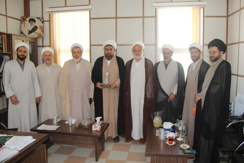 تصاویر / تقدیر مدیر مدرسه علمیه علوی قم از مدیر حوزه علمیه استان قزوین