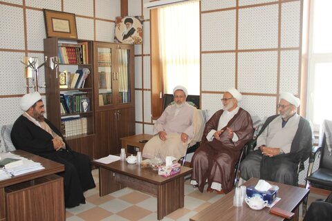 تصاویر / تقدیر مدیر مدرسه علمیه علوی قم از مدیر حوزه علمیه استان قزوین