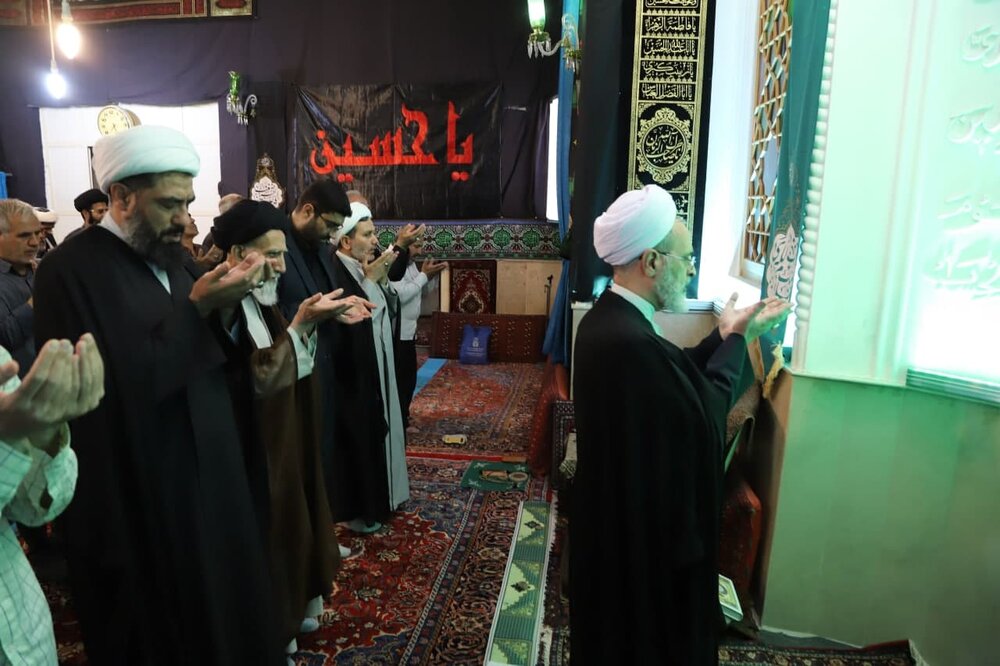 ادای احترام مدیر حوزههای علمیه کشور به مقام علما و شهدای همدان