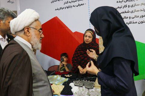بازدید نماینده ولی فقیه در استان هرمزگان از نمایشگاه مشاغل خانگی و کسب‌ و کارهای خرد/فیلم+عکس