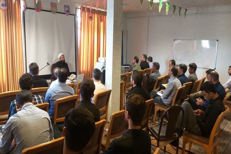 برگزاری دوره طرح ولایت در مدرسه علمیه مطلع الفجر گیلانغرب + عکس