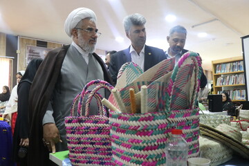 فیلم | بازدید نماینده ولی فقیه در استان هرمزگان از نمایشگاه مشاغل خانگی و کسب‌ و کارهای خرد