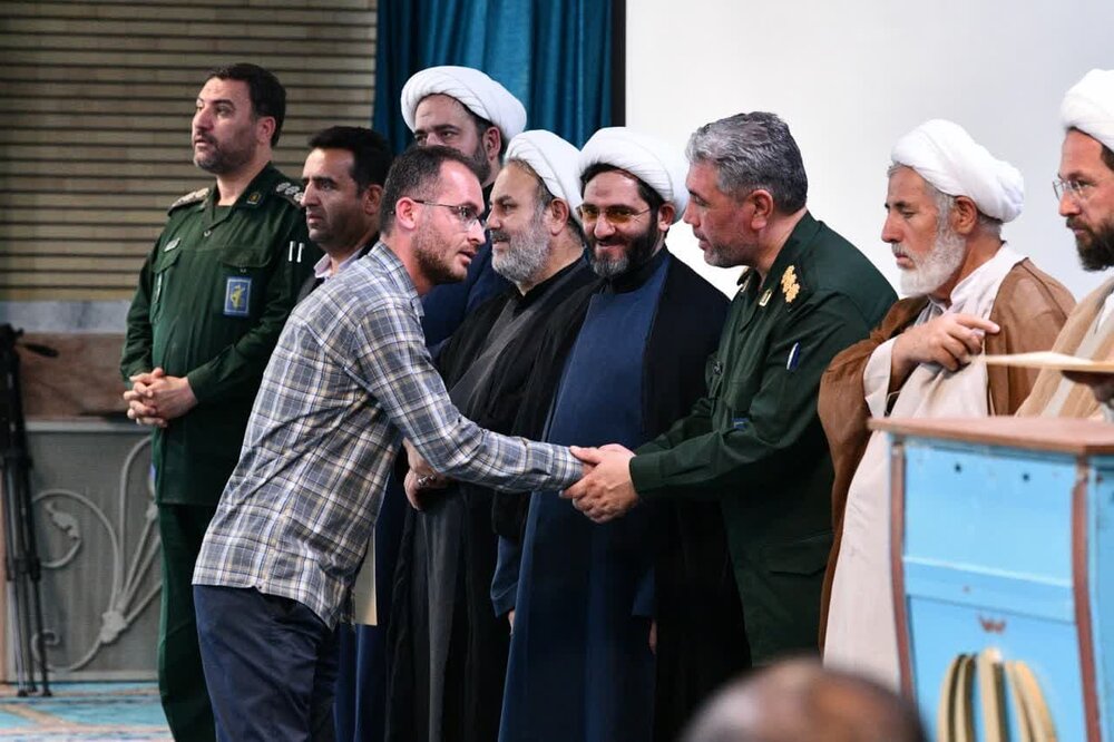 مردمداری از وظایف خدمتگزاران مسجد است