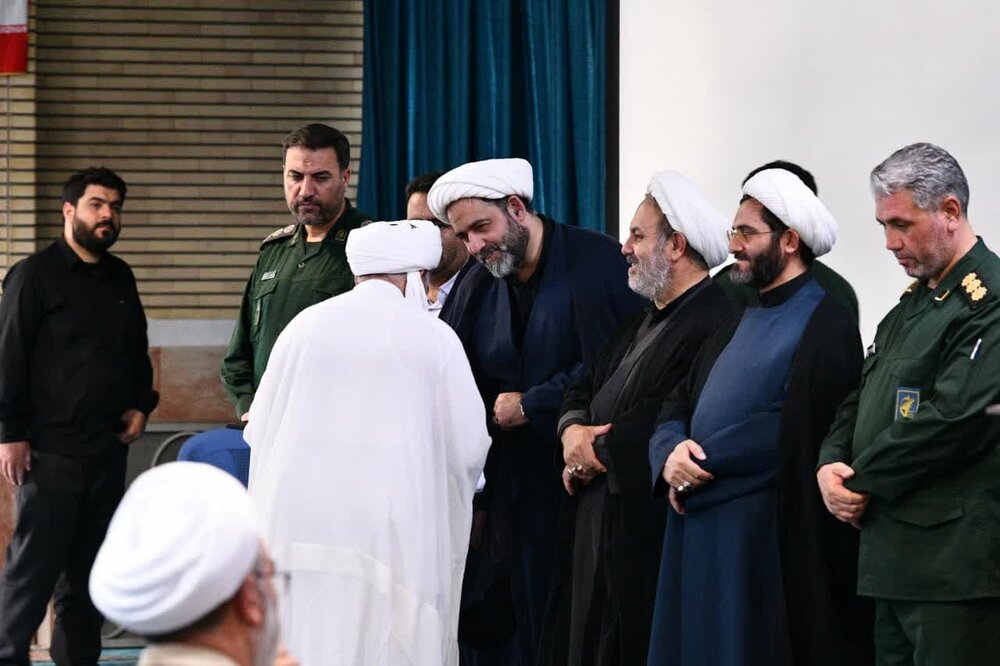 مردمداری از وظایف خدمتگزاران مسجد است