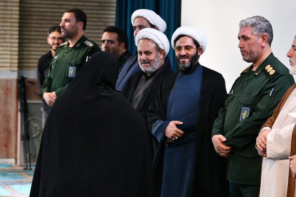 مردمداری از وظایف خدمتگزاران مسجد است