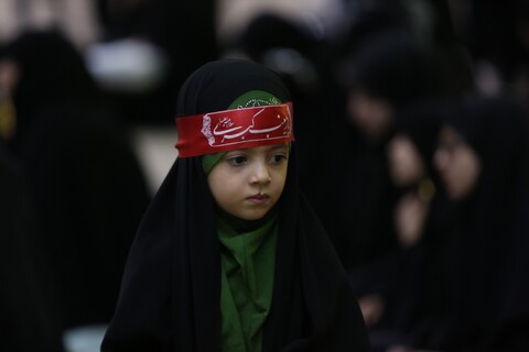 تصاویر/ اجتماع بانوان زینبی  و دختران فاطمی با حضور «سه ساله های حسینی»