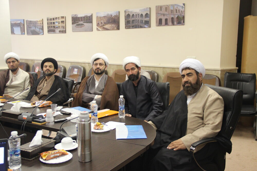 حضرت زینب کبری (س) با اسارت ظاهری خود، دشمن را به اسارت گرفتند