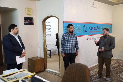تصاویر/ بازدید رئیس بنیاد نخبگان قم از مرکز رسانه و فضای مجازی حوزه