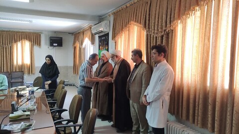 تصاویر/ تجلیل امام جمعه نقده از پزشکان
