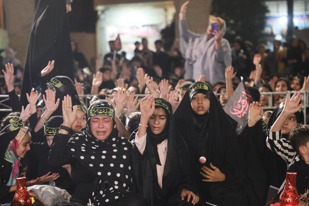 بزرگترین سفره حضرت رقیه (س) در یزد گسترده شد + عکس