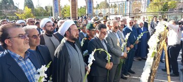 تصاویر/ مراسم عطرافشانی مزار شهدای ارومیه به مناسبت آغاز هفته دولت