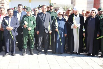 تصاویر/ غبارروبی مزار شهدای چالدران به مناسبت گرامیداشت هفته دولت