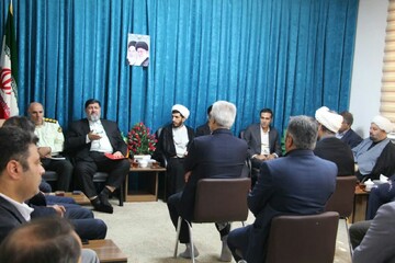 تصاویر/ دیدار اعضای شورای اداری تکاب با امام جمعه شهرستان به مناسبت آغاز هفته دولت