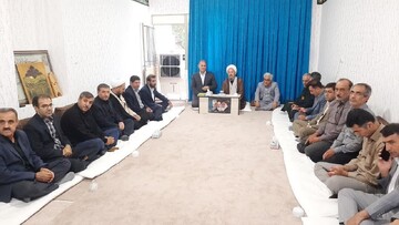 تصاویر/ دیدار اعضای شورای اداری شاهین دژ با امام جمعه این شهر