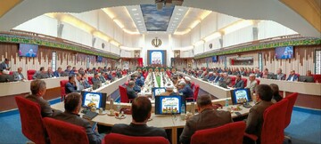 مسئولیت در نظام اسلامی یعنی دویدن و کار کردن برای مردم