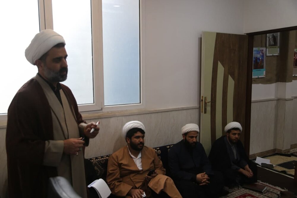 نشست هماندیشی رابطین سیاسی مدارس علمیه خوزستان برگزار شد + عکس