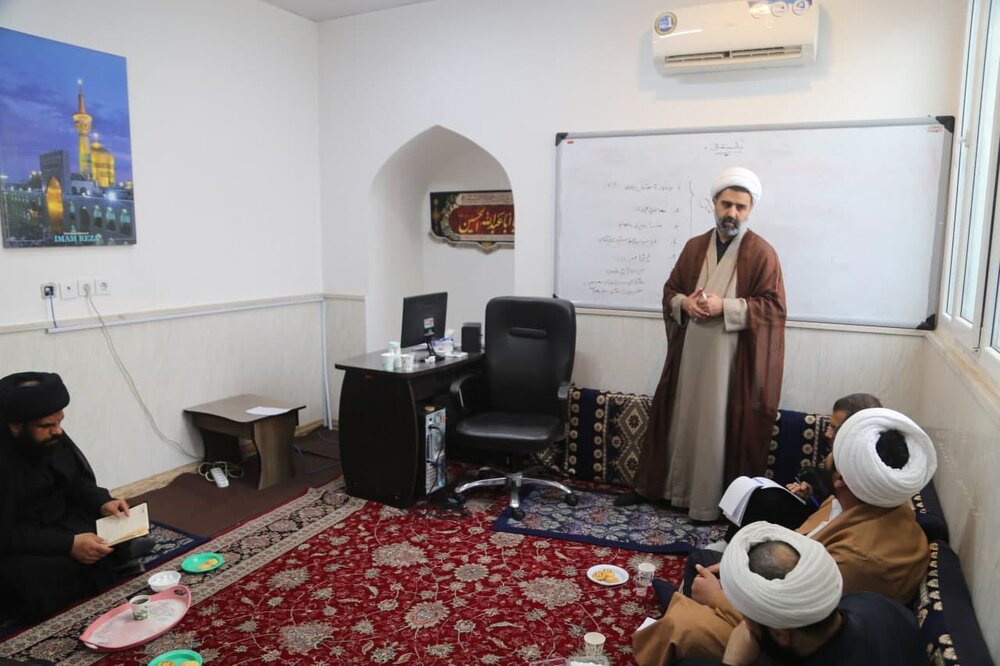 نشست هم‌اندیشی رابطین سیاسی مدارس علمیه خوزستان برگزار شد + عکس