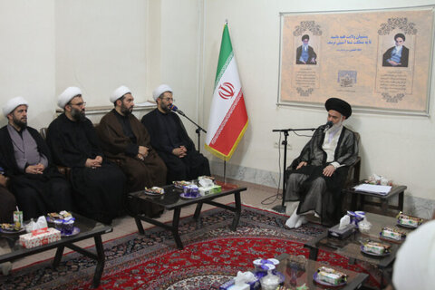 معاون فرهنگی اجتماعی سازمان اوقاف و امور خیریه در دیدار با آیت الله حسینی بوشهری