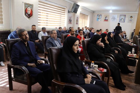 تصاویر / دیدار جمعی از مدیران و فرماندهان بسیج ادارات با نماینده ولی فقیه در استان همدان
