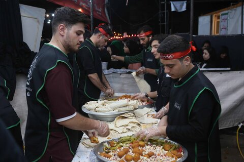 موکب های استان قم تا ۲۵ شهریورماه پذیرای زائران امام حسین(ع) هستند/ امکان جذب خادم برای فعالیت در موکب های قم تصاویر/ فعالیت موکب ریحانه الحسین(ع) در ایام سوگواری شهادت حضرت رقیه سلام الله علیها