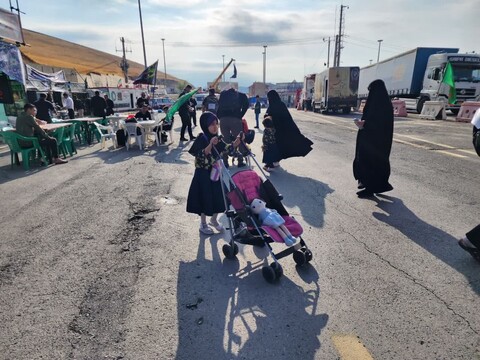 تصاویر/ فعالیت موکب ها و تردد مردم از مرز تمرچین در چهارمین روز از شهریور