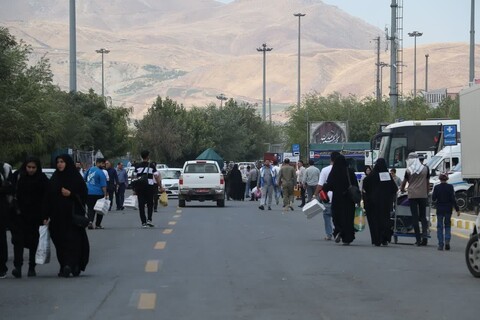 تصاویر/ فعالیت موکب ها و تردد مردم از مرز تمرچین در چهارمین روز از شهریور