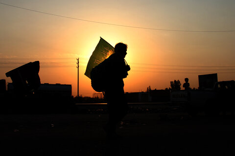 تصاویر/ آغاز پیاده روی زوار از نجف اشرف به سمت کربلای معلی