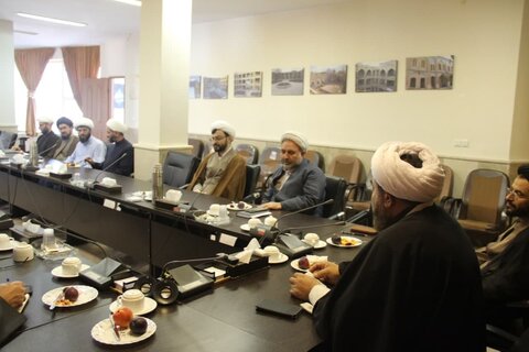 تصاویر / نشست مدیر حوزه علمیه استان قزوین با مدیران ومعاونین مدارس علمیه استان