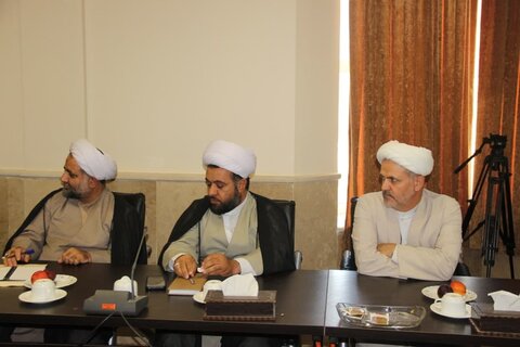 تصاویر / نشست مدیر حوزه علمیه استان قزوین با مدیران ومعاونین مدارس علمیه استان