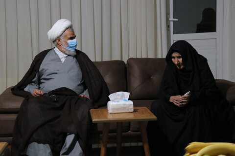 تصاویر/دیدار نماینده ولی فقیه در استان هرمزگان با خانواده شهدا