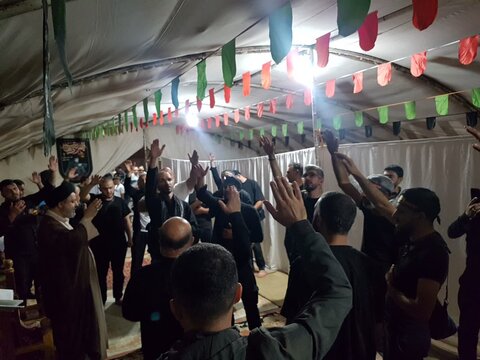 تصاویر/ مراسم عزاداری در بین زائرین ترکیه ای و آذربایجانی اربعین حسینی در مرز بازرگان