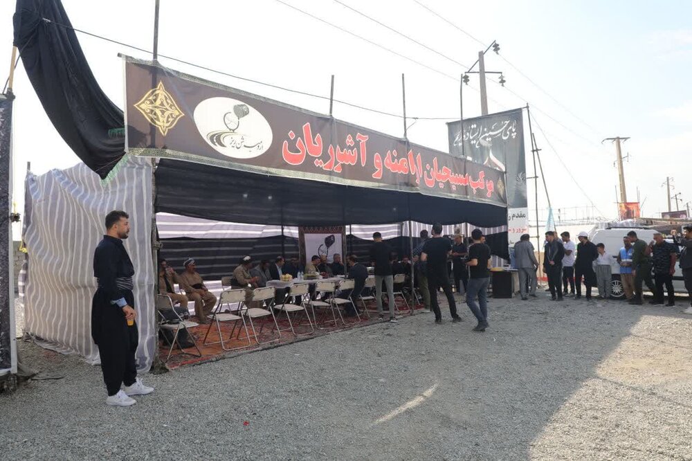 حال و هوای مرز تمرچین در دوازدهمین روز فعالیت / اینجا شیعه، سنی و مسیحی در حال خدمت به زوار امام حسین(ع) هستند