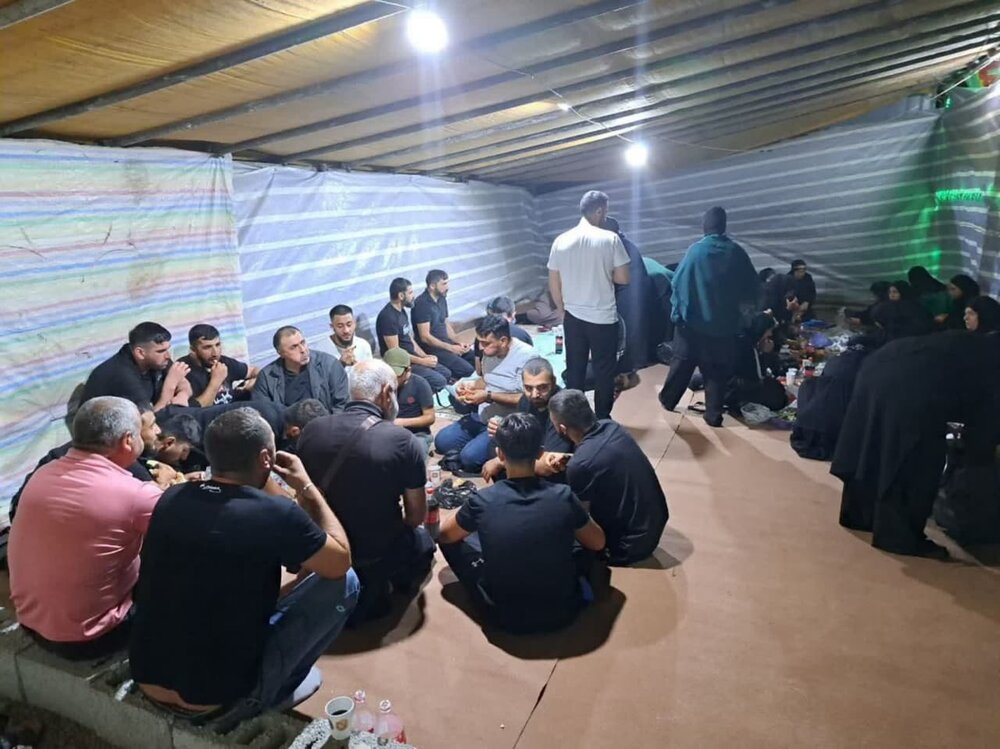 حال و هوای مرز تمرچین در دوازدهمین روز فعالیت / اینجا شیعه، سنی و مسیحی در حال خدمت به زوار امام حسین(ع) هستند