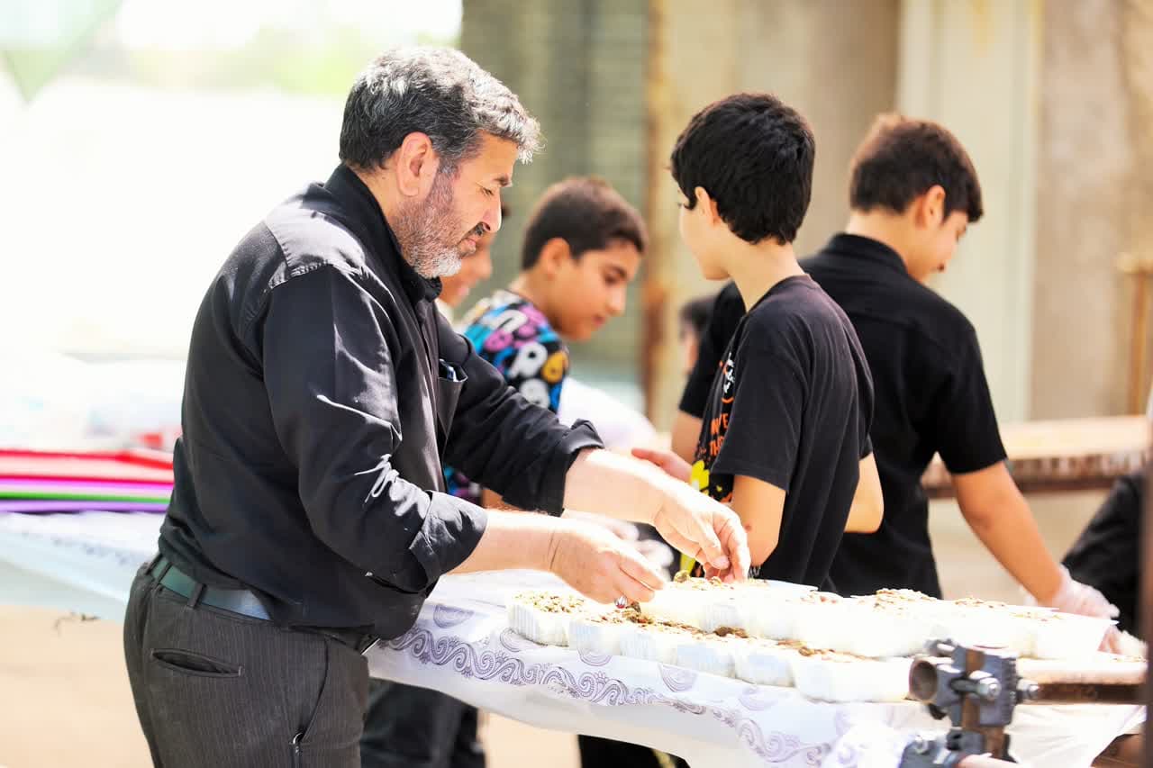 اسکان بیش از ۱۶ هزار زائر اربعین در مسجد مقدس جمکران/ زائران پذیرایی سه وعده‌ای می‌شوند