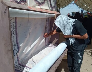 امضای طومار محکومیت اهانت به قرآن کریم در بزرگترین خیمه قرآنی اربعین