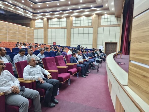 تجلیل از کارمندان نمونه گناوه با حضور امام جمعه